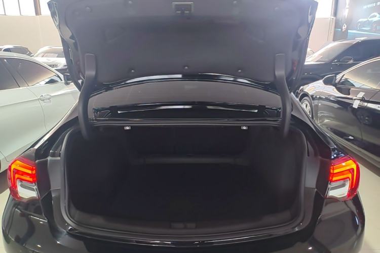 Used Buick Regal 2024 25T Deluxe Edition Trunk