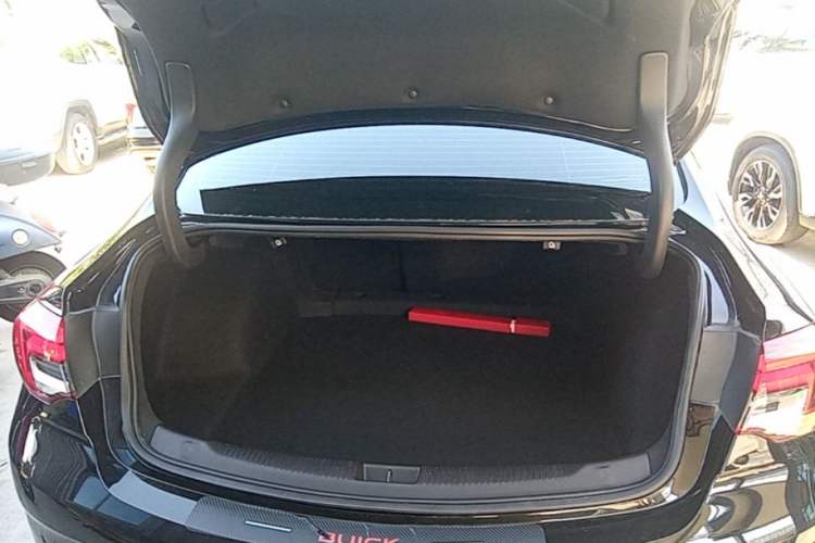 Used Buick Regal 2024 25T Deluxe Edition Trunk