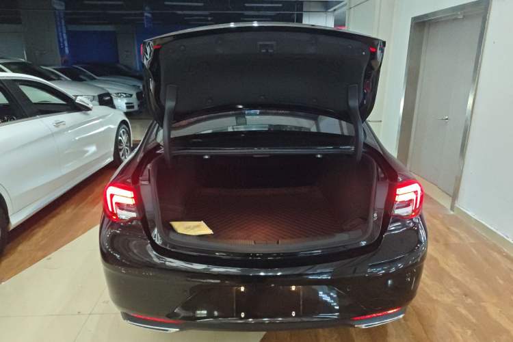 Used Buick Regal 2024 25T Deluxe Edition Trunk