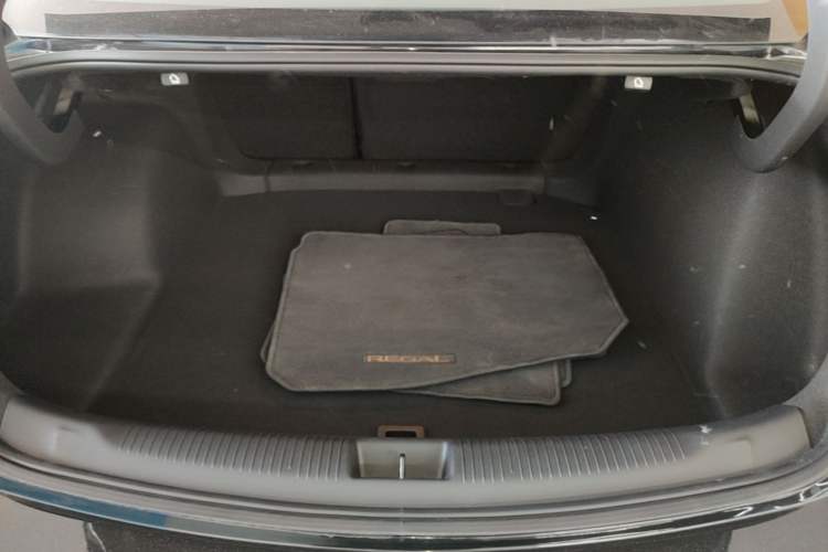 Used Buick Regal 2024 25T Deluxe Edition Trunk