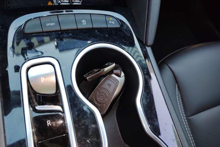 Used Buick Regal 2024 25T Deluxe Edition Vehicle Key