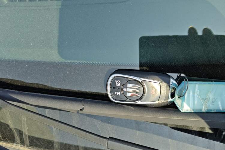 Used Buick Regal 2024 25T Deluxe Edition Vehicle Key