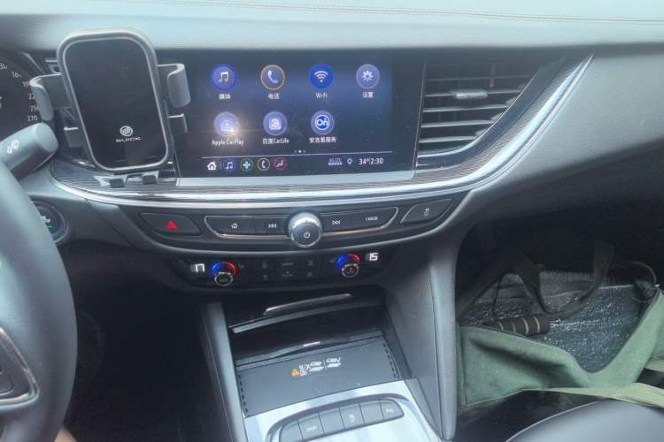Used Buick Regal 2024 25T Deluxe Edition Audio And AC Panel