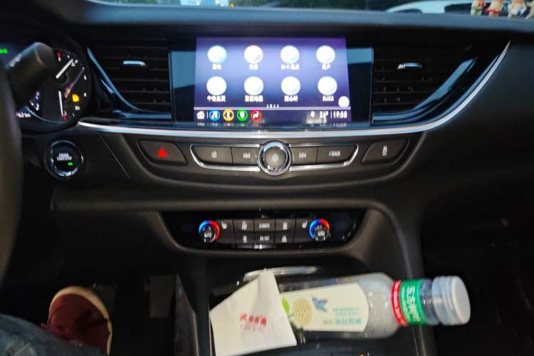 Used Buick Regal 2024 28T Luxury Edition Audio And AC Panel
