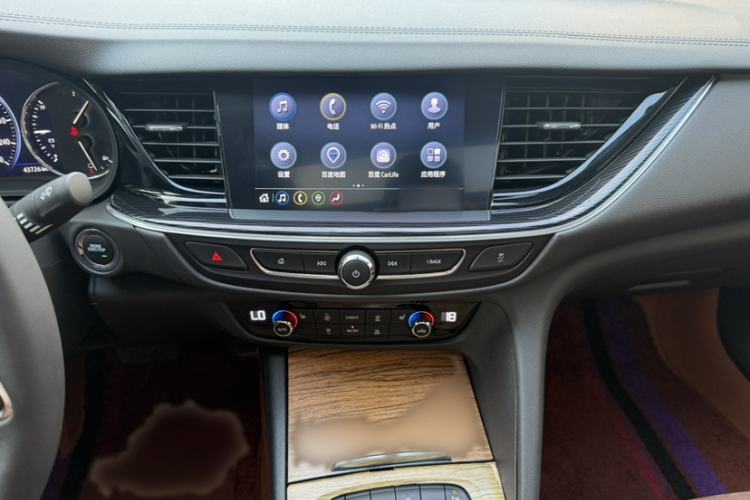 Used Buick Regal 2024 28T Luxury Edition Audio And AC Panel