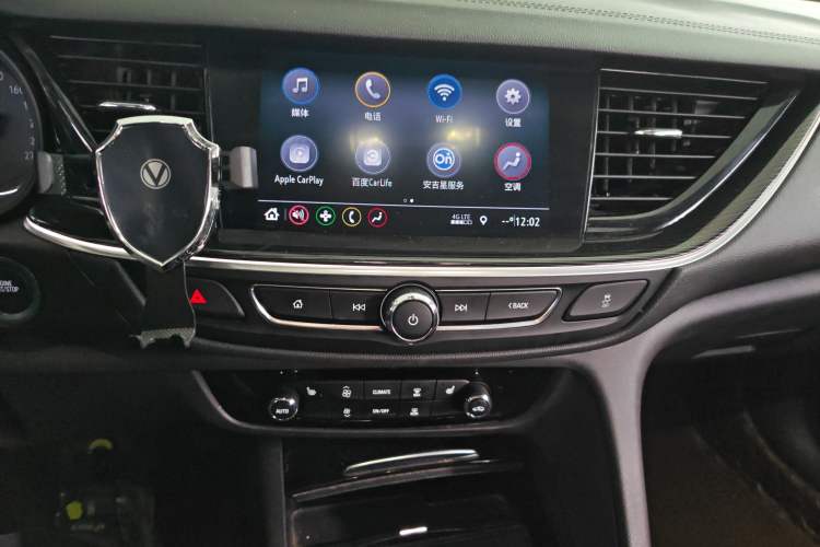 Used Buick Regal 2024 25T Deluxe Edition Audio And AC Panel