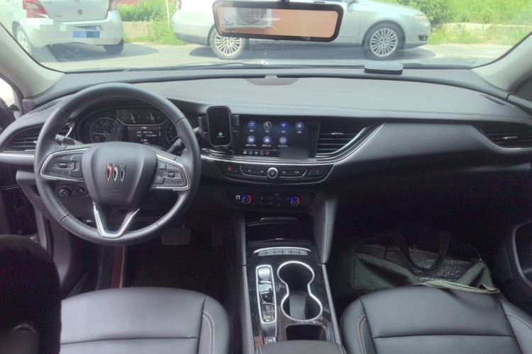 Used Buick Regal 2024 25T Deluxe Edition Center Console