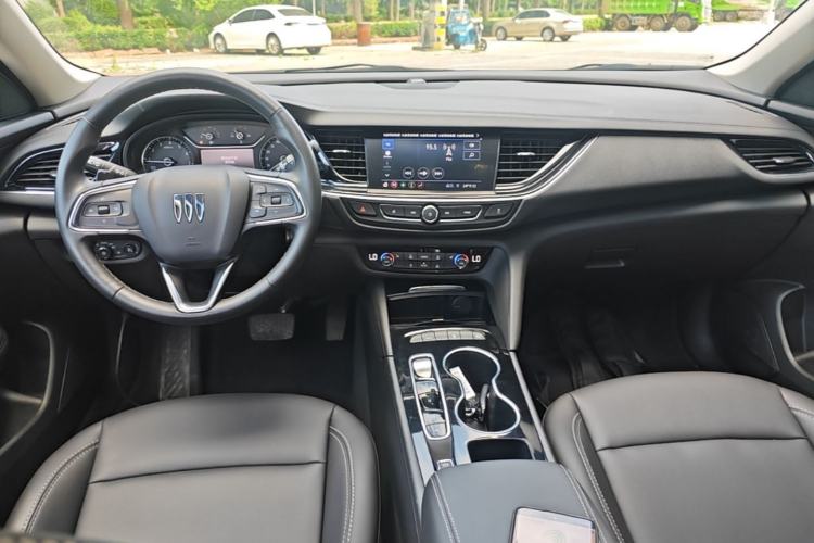 Used Buick Regal 2024 25T Deluxe Edition Center Console