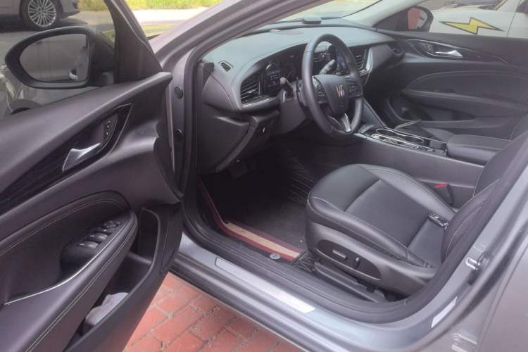 Used Buick Regal 2024 25T Deluxe Edition Driver Seat