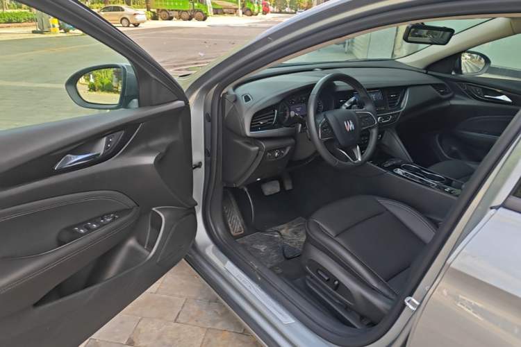 Used Buick Regal 2024 25T Deluxe Edition Driver Seat