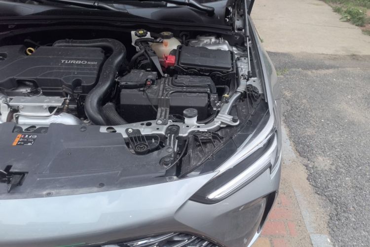 Used Buick Regal 2024 25T Deluxe Edition Engine Bay Left