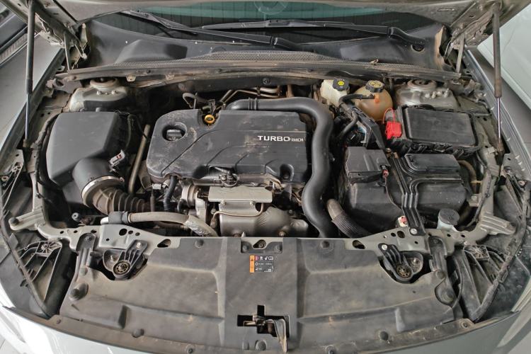 Used Buick Regal 2024 25T Deluxe Edition Engine Bay