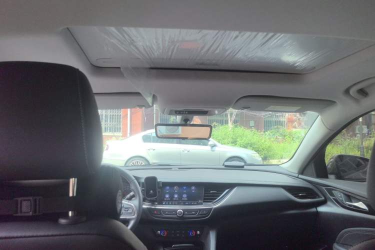 Used Buick Regal 2024 25T Deluxe Edition Headliner