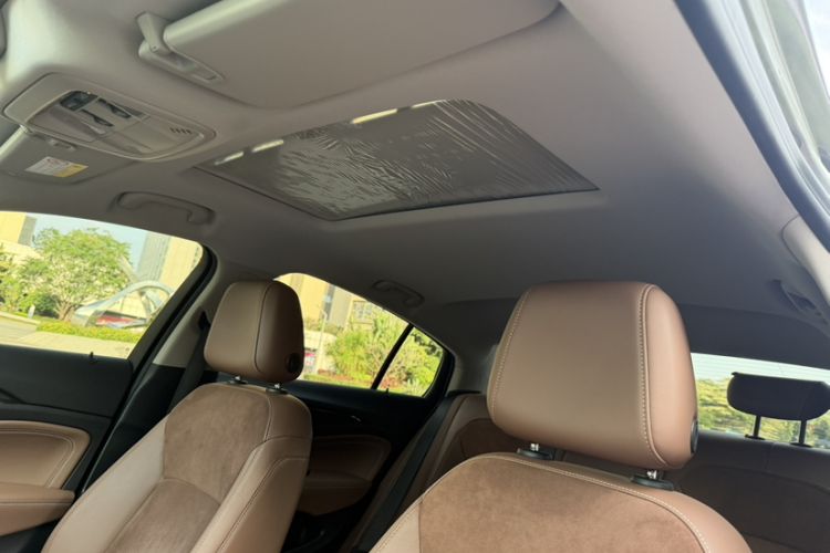 Used Buick Regal 2024 28T Luxury Edition Headliner