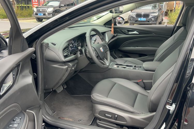 Used Buick Regal 2024 28T Luxury Edition Interior 2