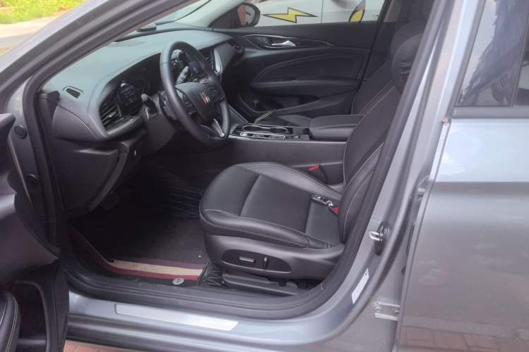 Used Buick Regal 2024 25T Deluxe Edition Left Front Seat