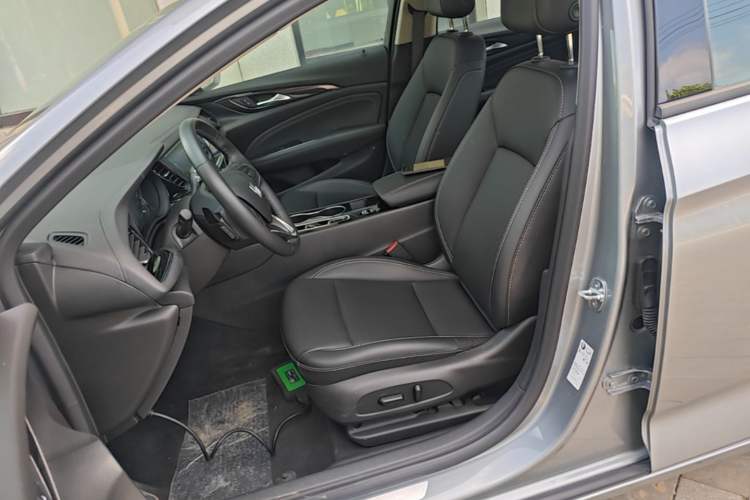 Used Buick Regal 2024 25T Deluxe Edition Left Front Seat