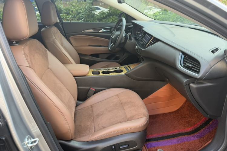 Used Buick Regal 2024 28T Luxury Edition Right Front Seat
