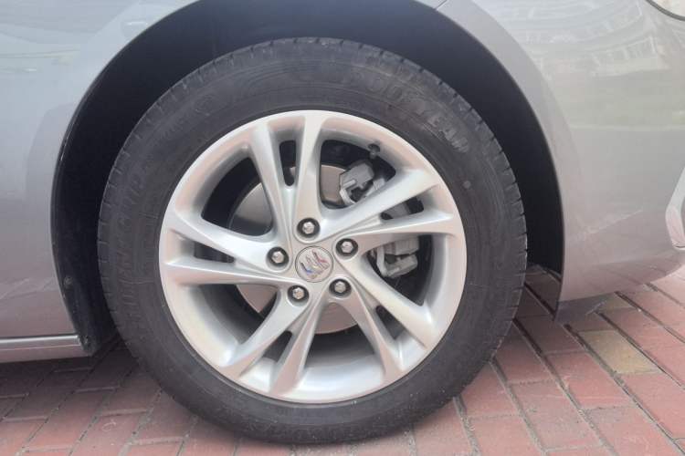 Used Buick Regal 2024 25T Deluxe Edition Right Front Wheel Hub