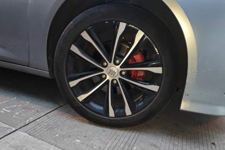 Used Buick Regal 2024 28T Luxury Edition Right Front Wheel Hub