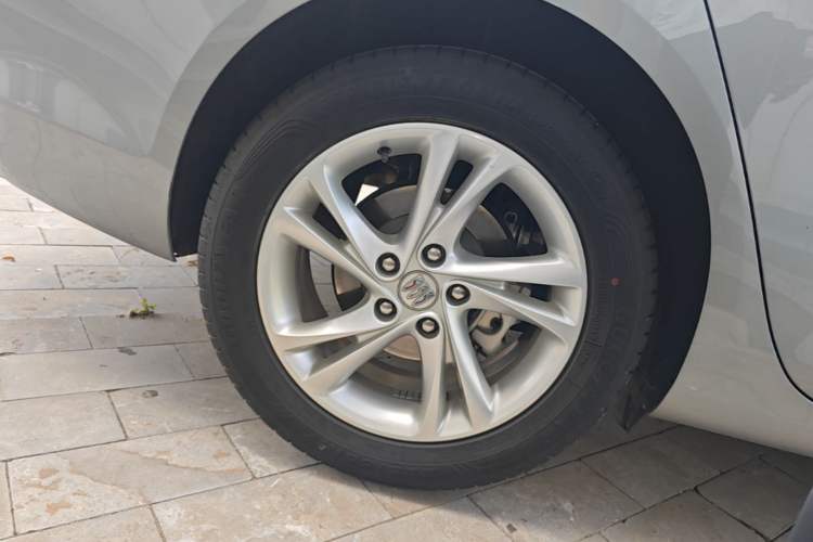Used Buick Regal 2024 25T Deluxe Edition Right Rear Wheel Hub