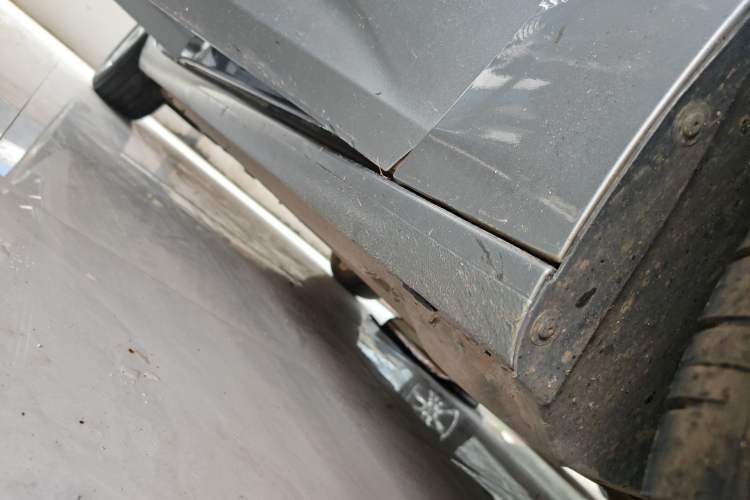 Used Buick Regal 2024 25T Deluxe Edition Right Side Sill
