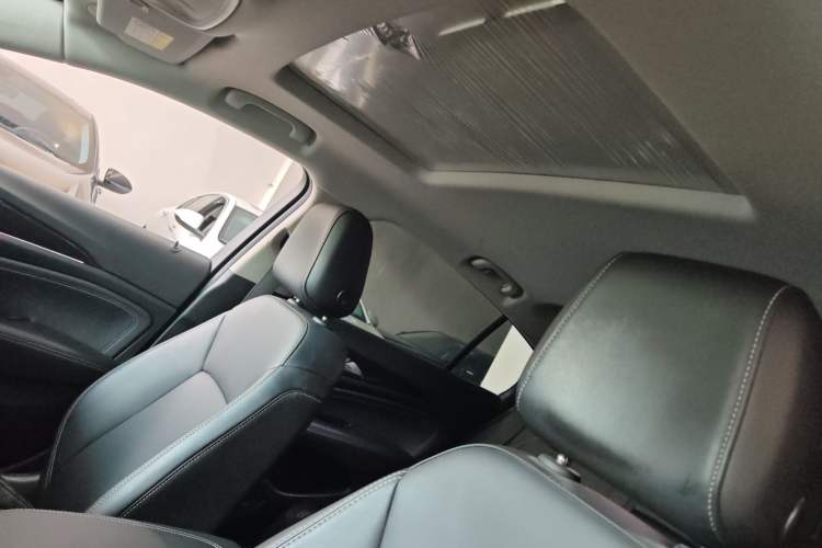 Used Buick Regal 2024 25T Deluxe Edition Roof