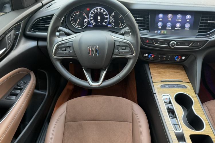 Used Buick Regal 2024 28T Luxury Edition Steering Wheel