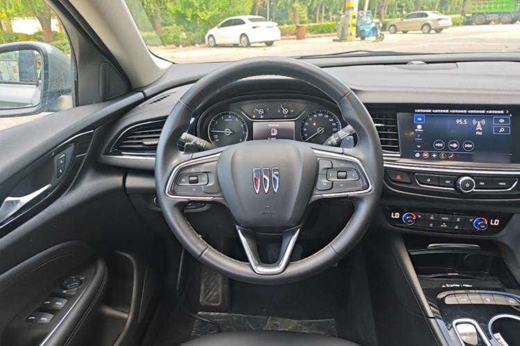 Used Buick Regal 2024 25T Deluxe Edition Steering Wheel
