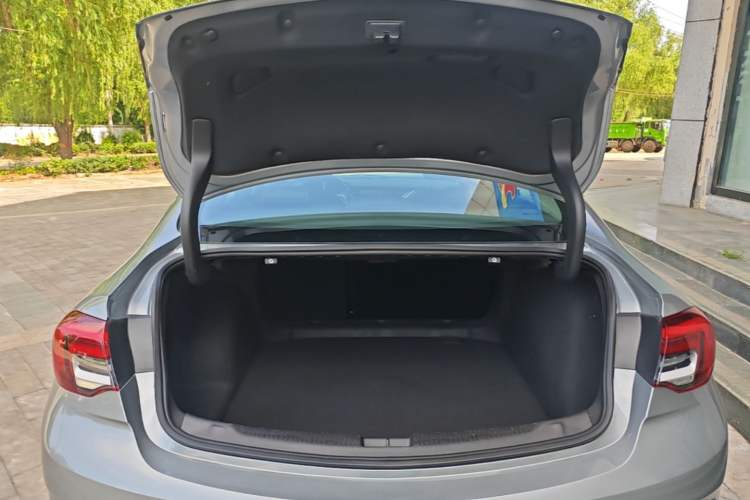 Used Buick Regal 2024 25T Deluxe Edition Trunk