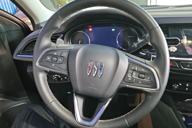 Used Buick Regal 2024 28T Luxury Edition Steering Wheel