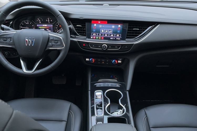 Used Buick Regal 2024 25T Deluxe Edition Audio And AC Panel