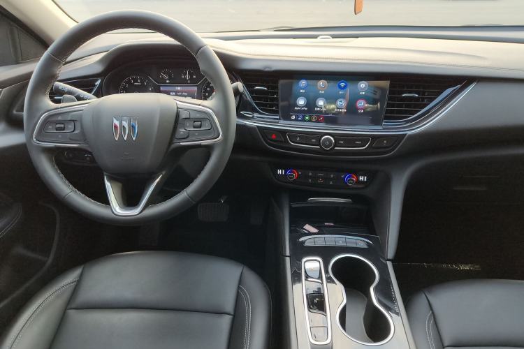 Used Buick Regal 2024 25T Deluxe Edition Center Console