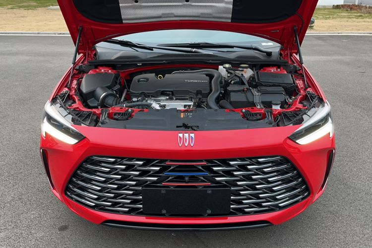 Used Buick Regal 2024 25T Deluxe Edition Engine Bay