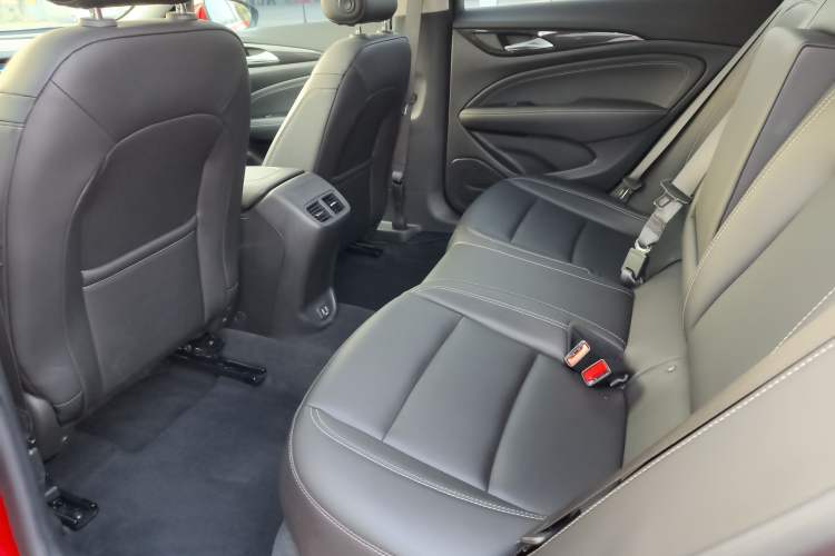 Used Buick Regal 2024 25T Deluxe Edition Left Rear Seat