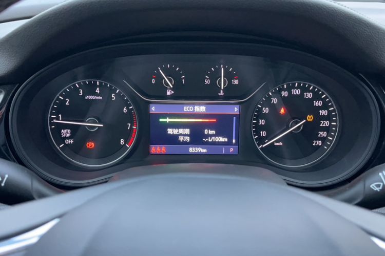 Used Buick Regal 2024 25T Deluxe Edition Odometer Close Up
