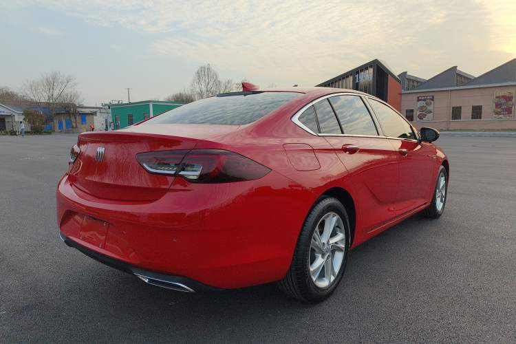 Used Buick Regal 2024 25T Deluxe Edition Rear Right 45 Deg