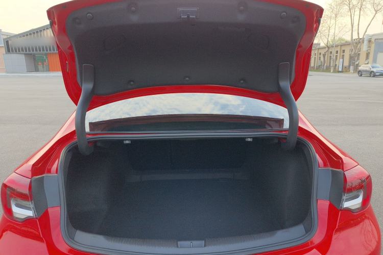 Used Buick Regal 2024 25T Deluxe Edition Trunk