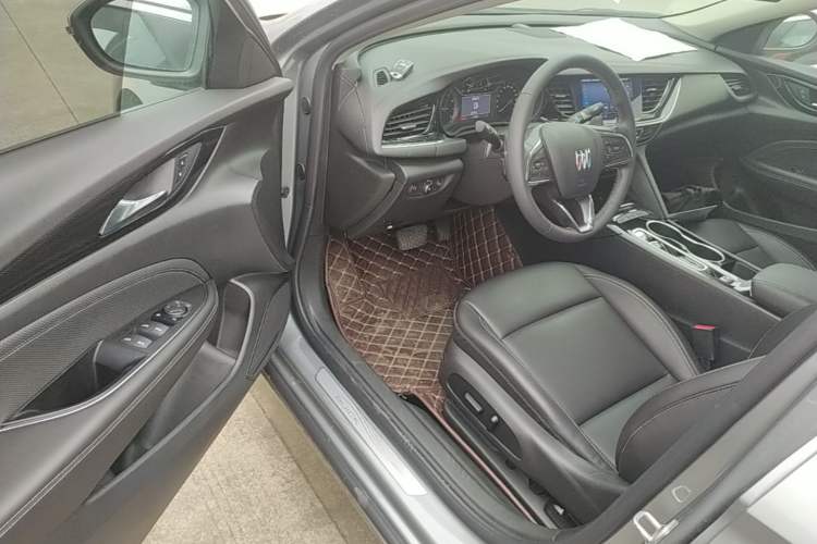 Used Buick Regal 2024 25T Deluxe Edition Driver Seat