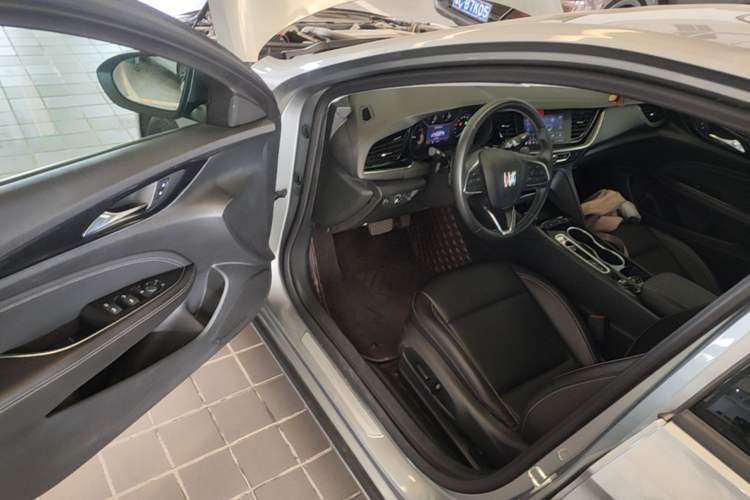 Used Buick Regal 2024 25T Deluxe Edition Driver Seat