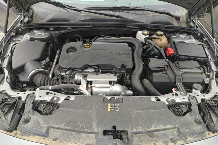 Used Buick Regal 2024 25T Deluxe Edition Engine Bay