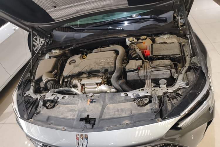 Used Buick Regal 2024 25T Deluxe Edition Engine Bay