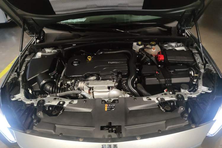 Used Buick Regal 2024 25T Deluxe Edition Engine Bay