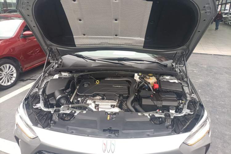 Used Buick Regal 2024 25T Deluxe Edition Engine Bay