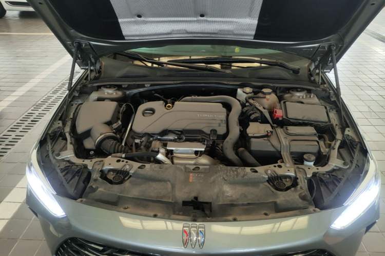 Used Buick Regal 2024 25T Deluxe Edition Engine Bay