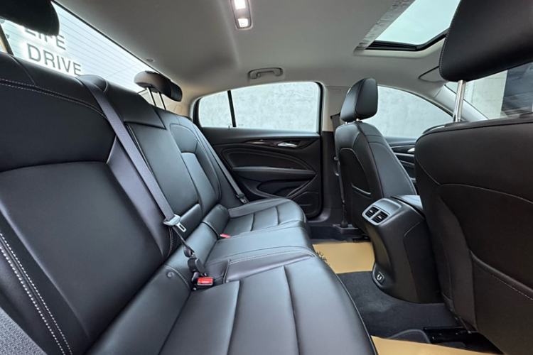 Used Buick Regal 2024 25T Deluxe Edition Interior 1