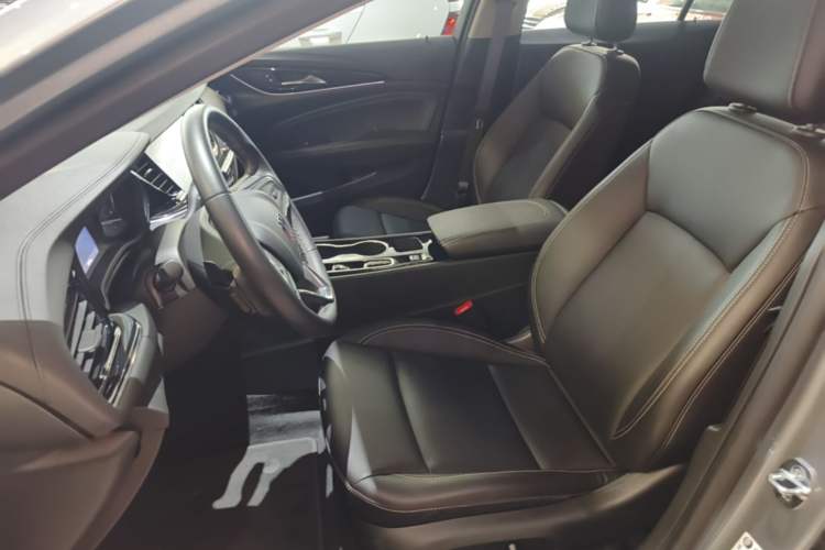Used Buick Regal 2024 25T Deluxe Edition Left Front Seat