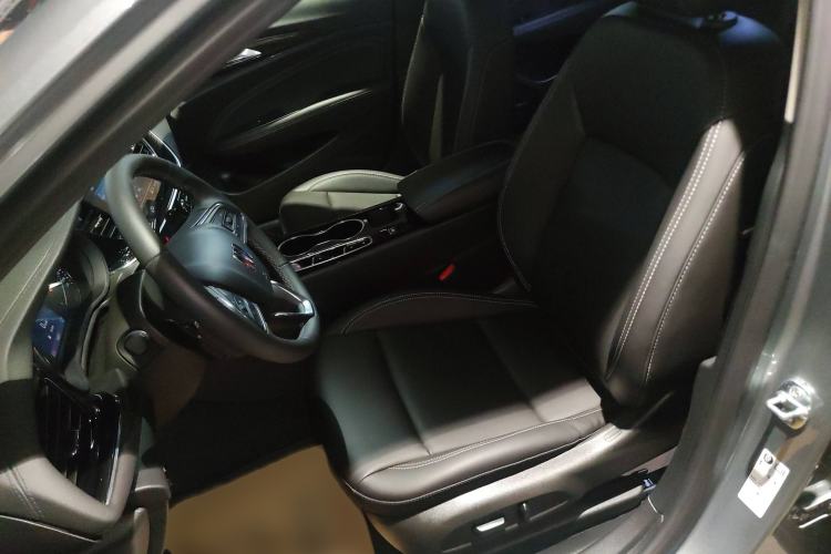 Used Buick Regal 2024 25T Deluxe Edition Left Front Seat