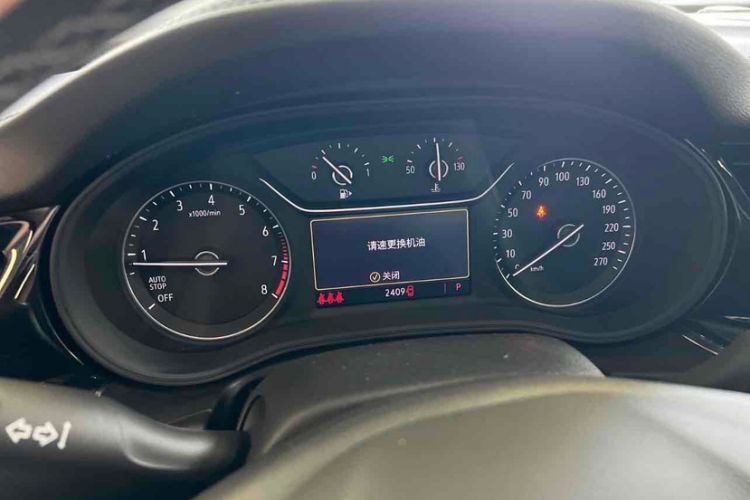 Used Buick Regal 2024 25T Deluxe Edition Odometer Close Up