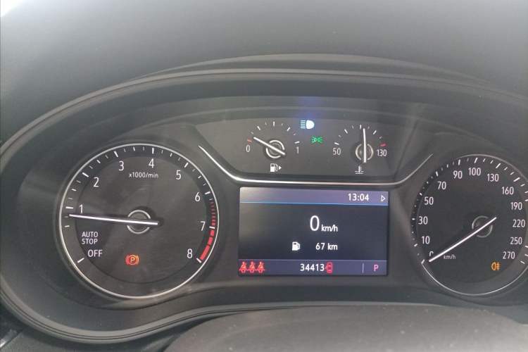 Used Buick Regal 2024 25T Deluxe Edition Odometer Close Up